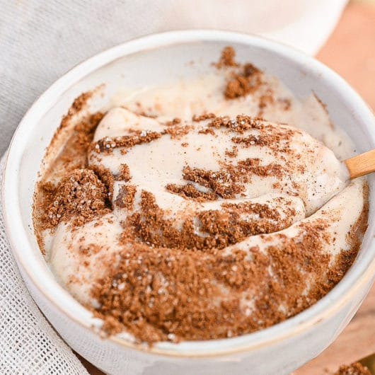 1 Minute Cinnamon Roll Protein Dip with Greek Yogurt (Keto)