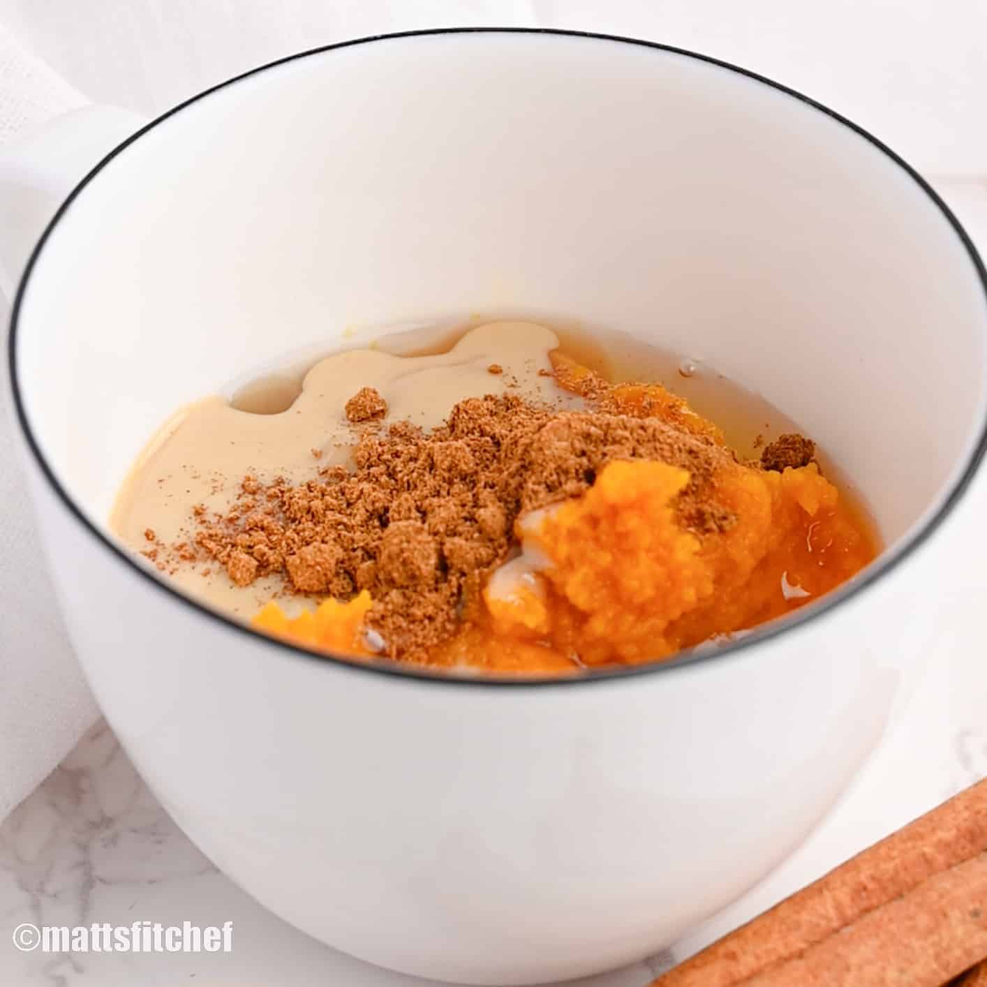 how to make macro-friendly mug cake with pumpkin