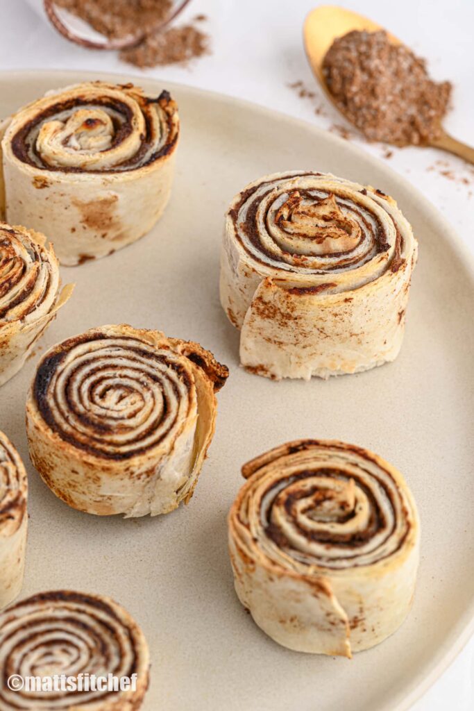 cinnamon rolls with tortilla