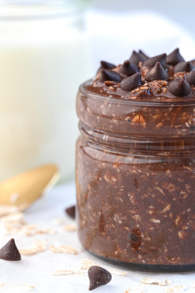 healthy overnight oats with chocolate