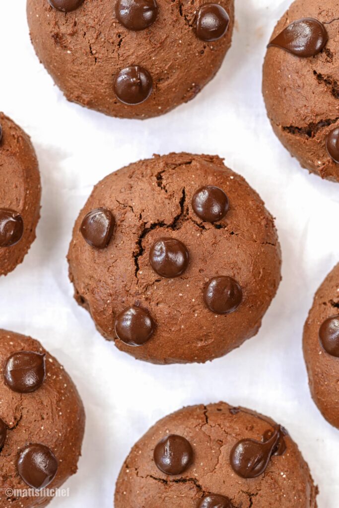 protein cookies with chocolate