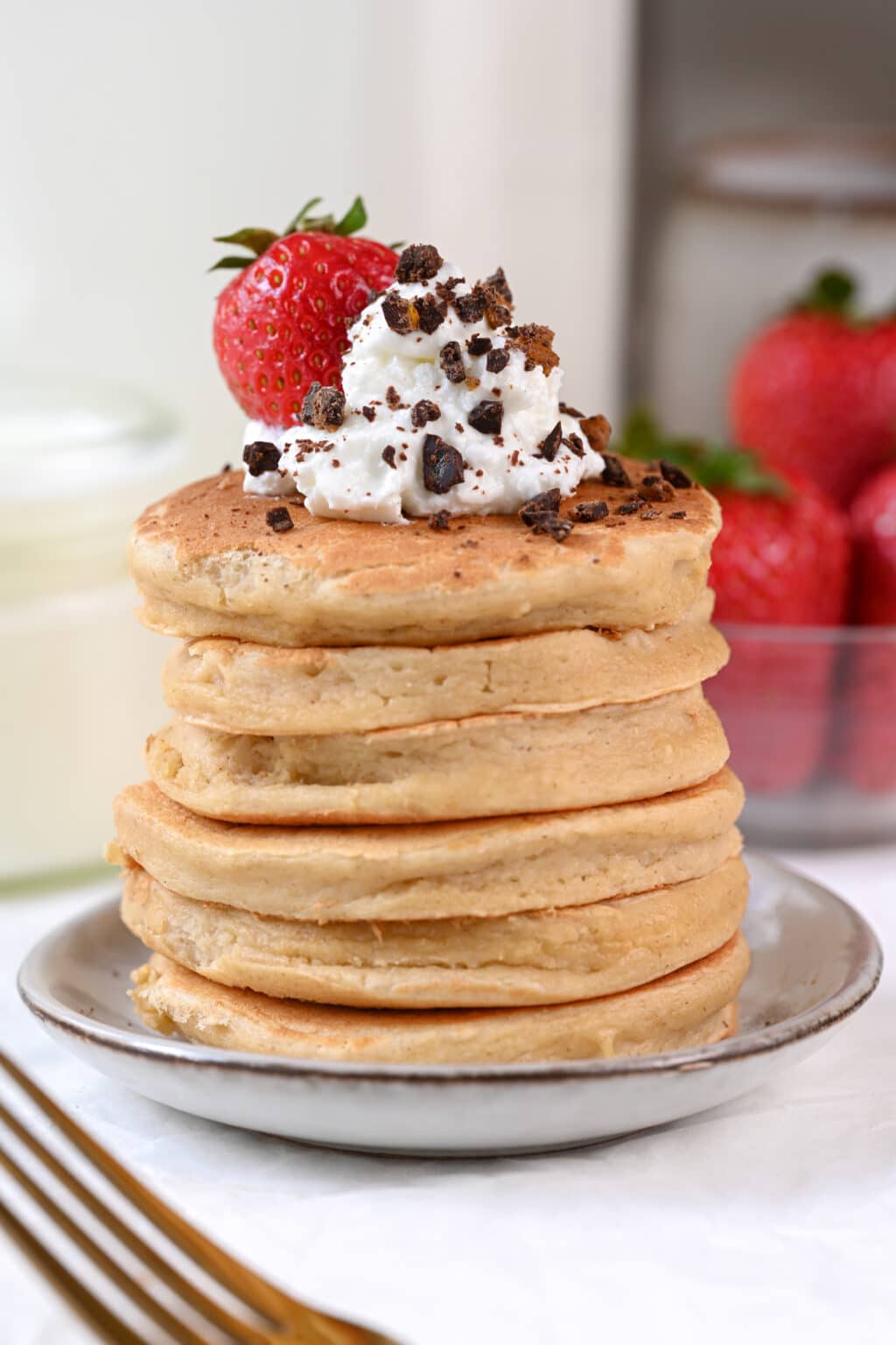 Easy Cottage Cheese Pancakes {26 g protein}