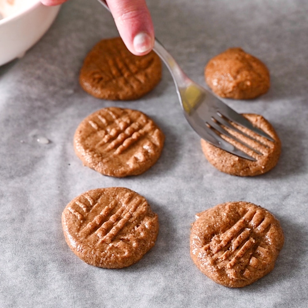 Make criss-cross fork sign over peanut butter cookies