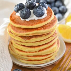 low calorie pancakes for weight loss, with blueberries and yogurt