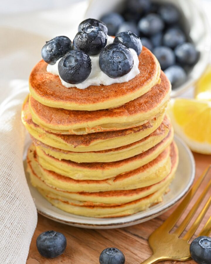 low calorie pancakes for weight loss, with blueberries and yogurt