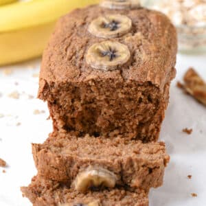 Moist banana bread with oats