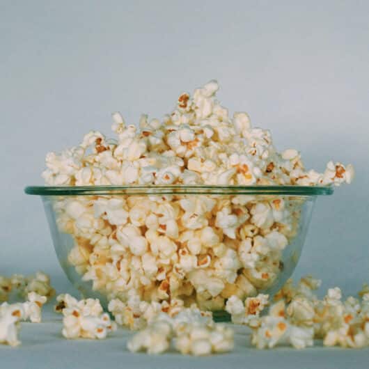 Air-popper popcorns low calorie snacks