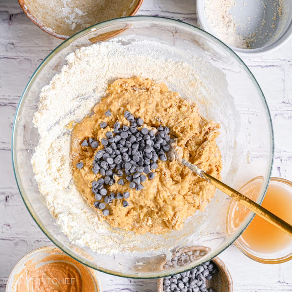 Adding chocolate chips to blondie batter