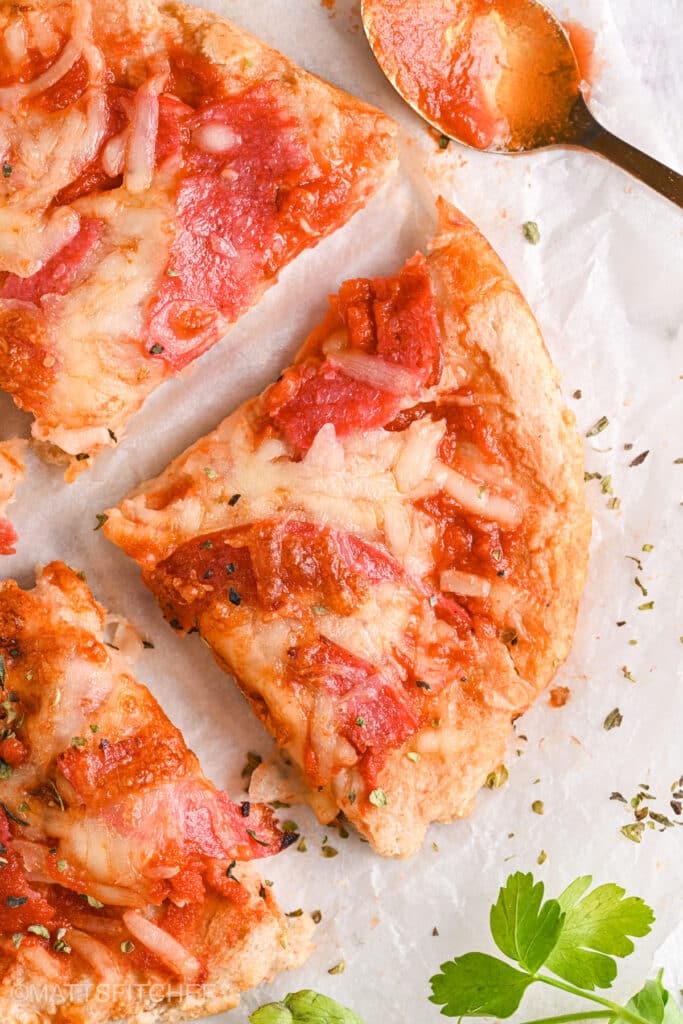 Macro shot of high-protein pizza – A crispy, golden brown cottage cheese pizza crust with gooey cheese and perfectly baked toppings.