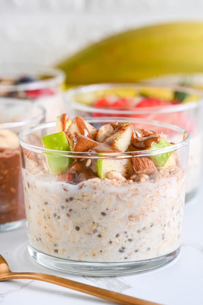 Low Calorie Overnight Oats for weight loss, topped with green apple, chopped almonds and a dash of cinnamon for a light breakfast for busy days.
