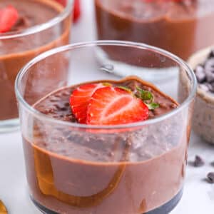 Creamy chocolate chia pudding with sliced strawberries
