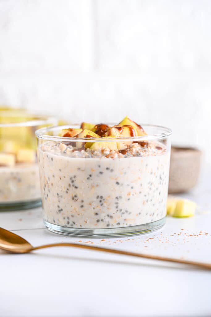 High protein cottage cheese overnight oats for meal prep and easy healthy breakfasts on the go.