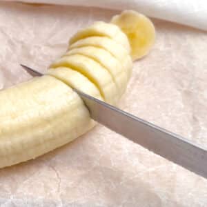 Slicing peeled bananas in slices