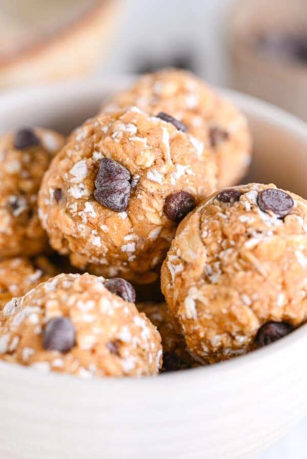 High protein oatmeal ball with chocolate chips and peanut butter