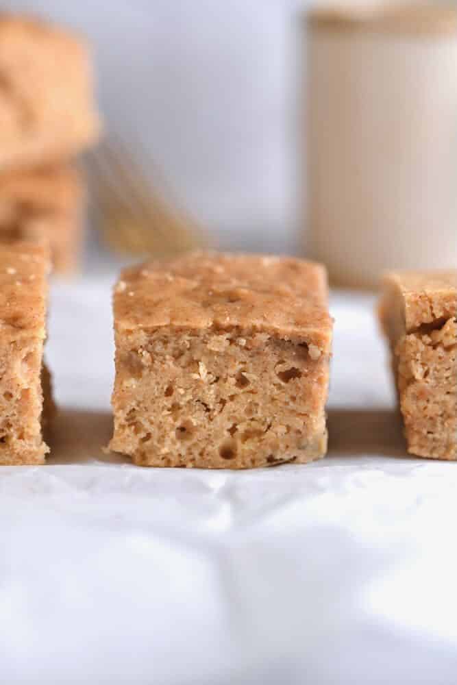 Apple Greek yogurt bars with high protein content