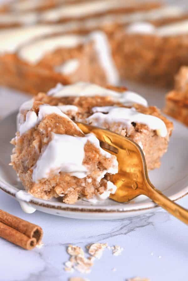 Healthy Cinnamon Roll Baked Oatmeal